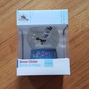 Olaf snow globe